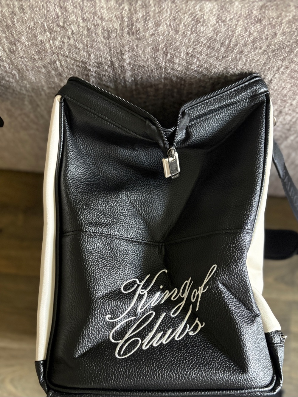 MALBON King of Clubs weekender, duffel, bag. Beautiful design with lots of room. - Picture 4 of 8